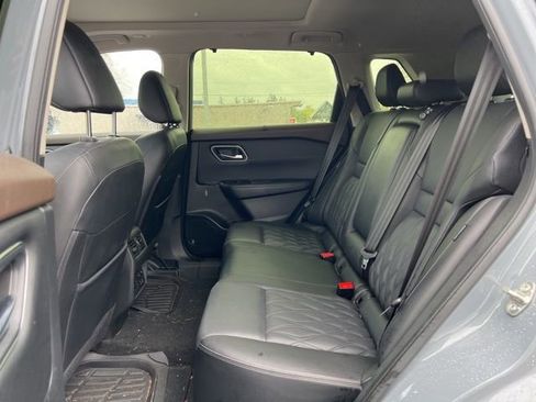 Used 2023 Nissan Rogue Platinum w/ Platinum Premium Package image 18