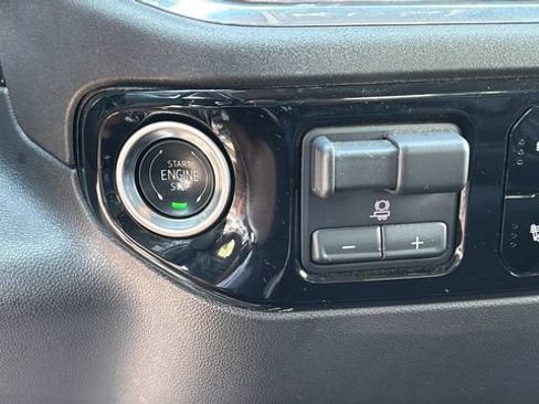 Used 2025 GMC Sierra 1500 SLT RWD image 28