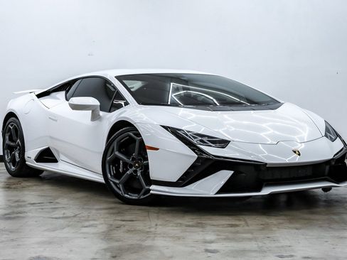 Used 2023 Lamborghini Huracan Tecnica image 5