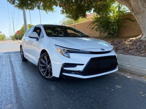 Used 2024 Toyota Corolla SE FWD image 2