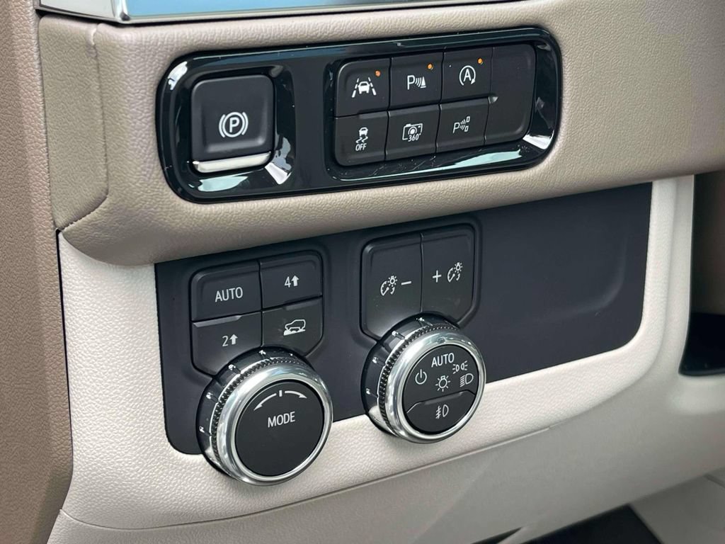 New 2026 GMC Yukon Denali w/ Sun & Power Step Package AWD/4WD image 26