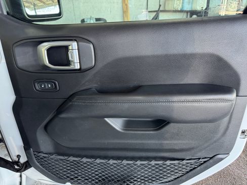 Used 2019 Jeep Wrangler Unlimited Sahara AWD/4WD image 28