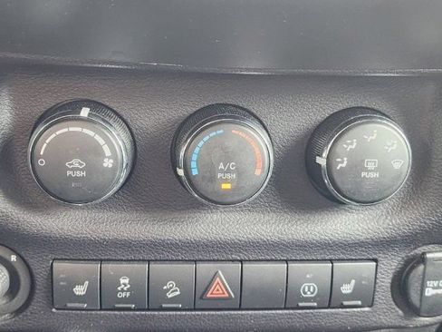 Used 2015 Jeep Wrangler Unlimited Sahara AWD/4WD image 9