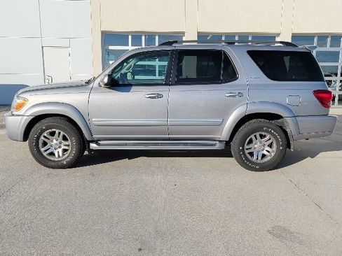 Used 2005 Toyota Sequoia SR5 image 2