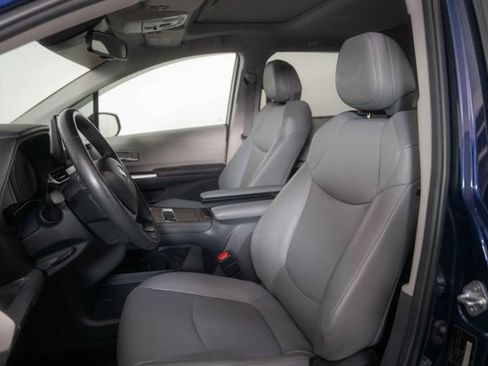 Used 2024 Toyota Sienna XLE FWD image 20