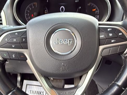 Used 2021 Jeep Grand Cherokee Laredo AWD/4WD image 25