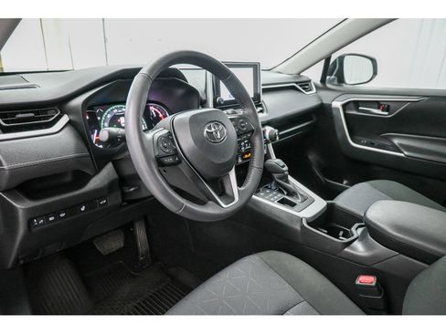 Used 2025 Toyota RAV4 XLE image 52