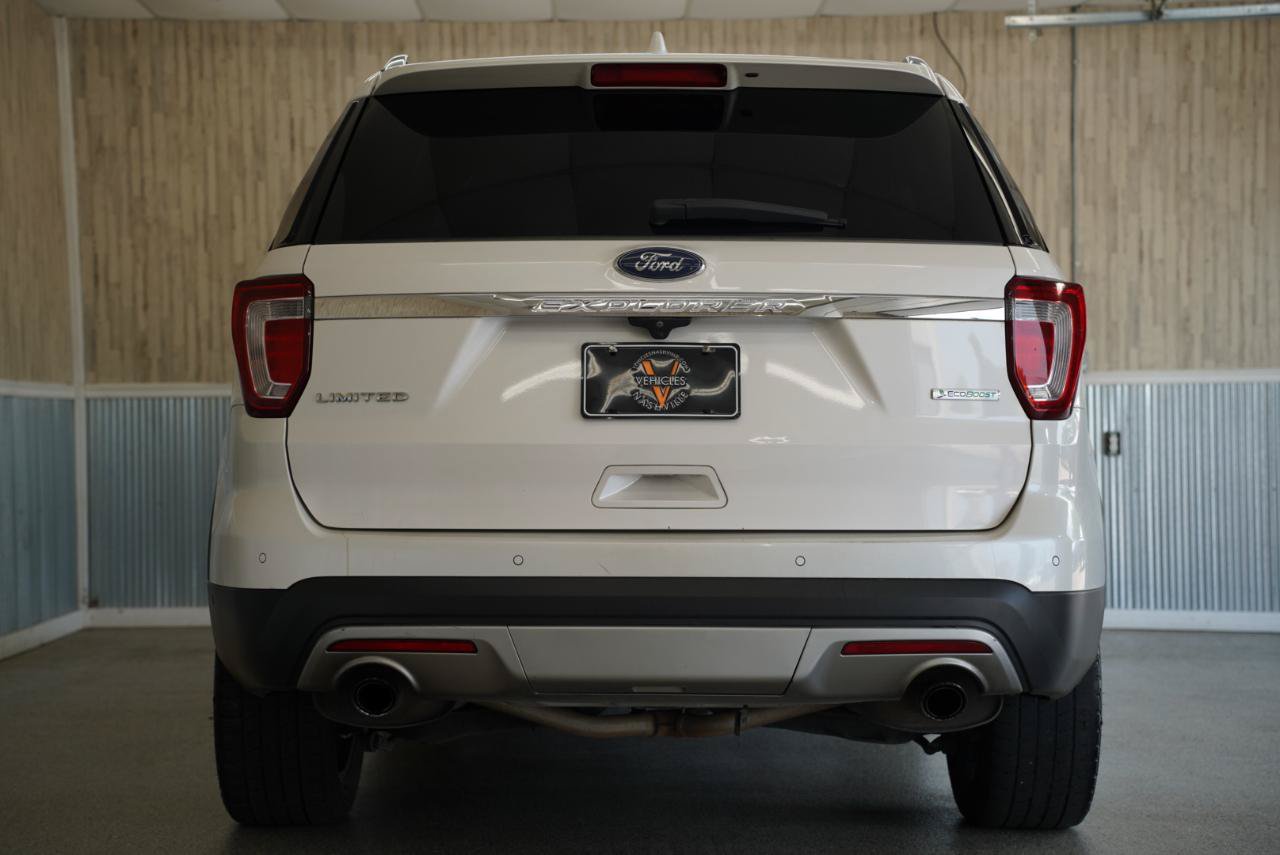 Used 2017 Ford Explorer Limited w/ Equipment Group 301A FWD image 9