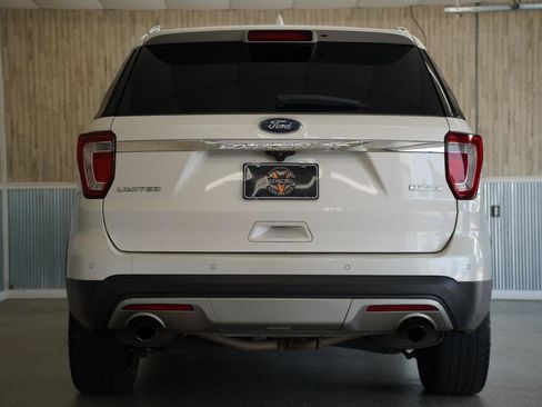 Used 2017 Ford Explorer Limited w/ Equipment Group 301A FWD image 9