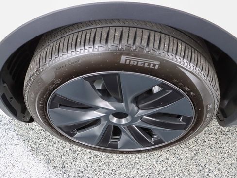 Used 2024 Tesla Model Y Long Range image 11