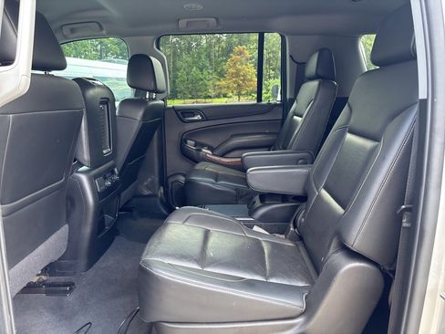 Used 2020 Chevrolet Suburban Premier image 18