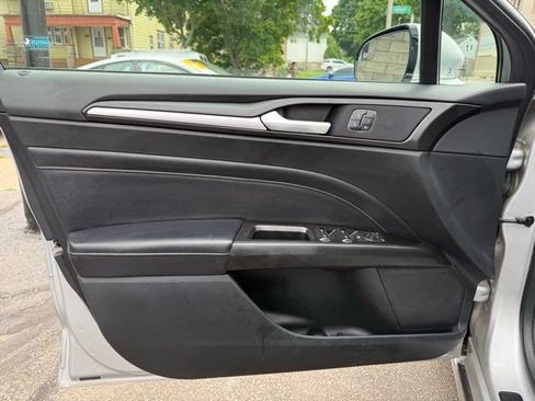 Used 2017 Ford Fusion Titanium AWD/4WD image 9