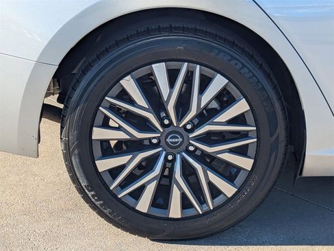 Used 2024 Nissan Altima 2.5 SV image 7