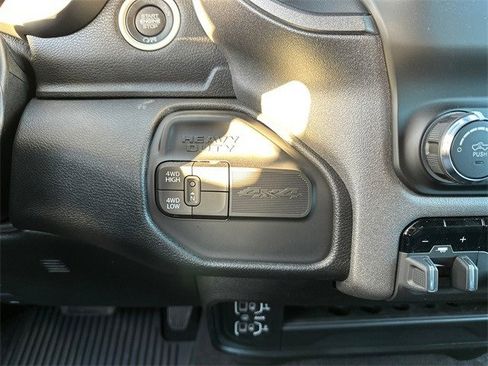 Used 2024 RAM 2500 Tradesman w/ Chrome Appearance Group image 19