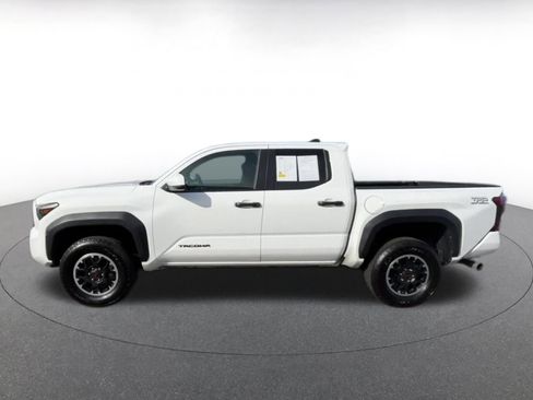 Used 2025 Toyota Tacoma TRD Off-Road image 8