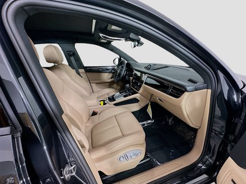 Certified 2026 Porsche Macan AWD/4WD image 30