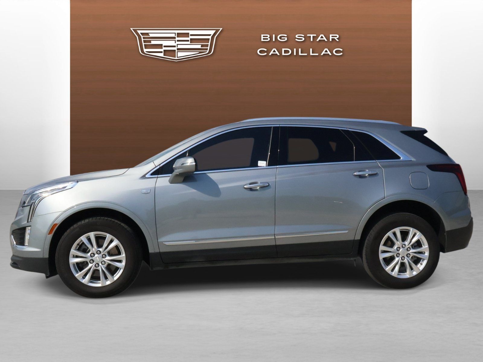 Used 2024 Cadillac XT5 Luxury w/ LPO, Floor Liner Package FWD image 2