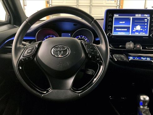 Used 2022 Toyota C-HR XLE image 5