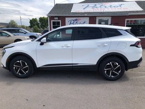 Used 2023 Kia Sportage LX AWD/4WD image 2