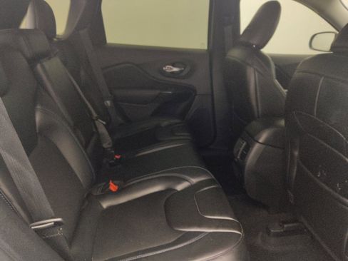Used 2020 Jeep Cherokee Latitude Plus FWD image 19