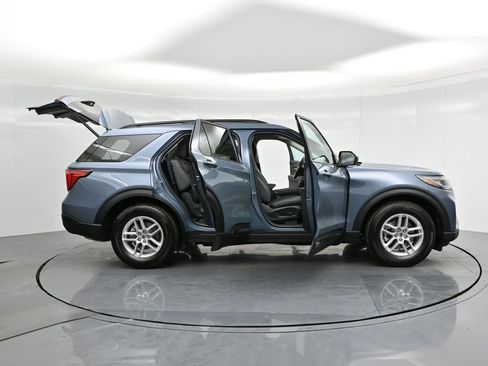 Used 2025 Ford Explorer Active image 5