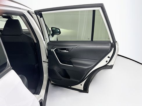 Used 2025 Toyota RAV4 XLE image 31