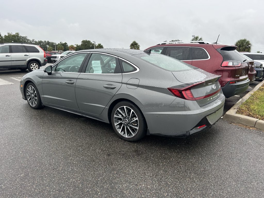 Used 2022 Hyundai Sonata Limited w/ Preferred Accessory Package FWD image 6