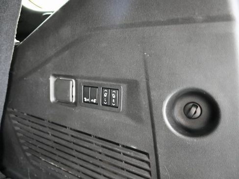 Used 2021 GMC Yukon SLT w/ SLT Luxury Plus Package image 32