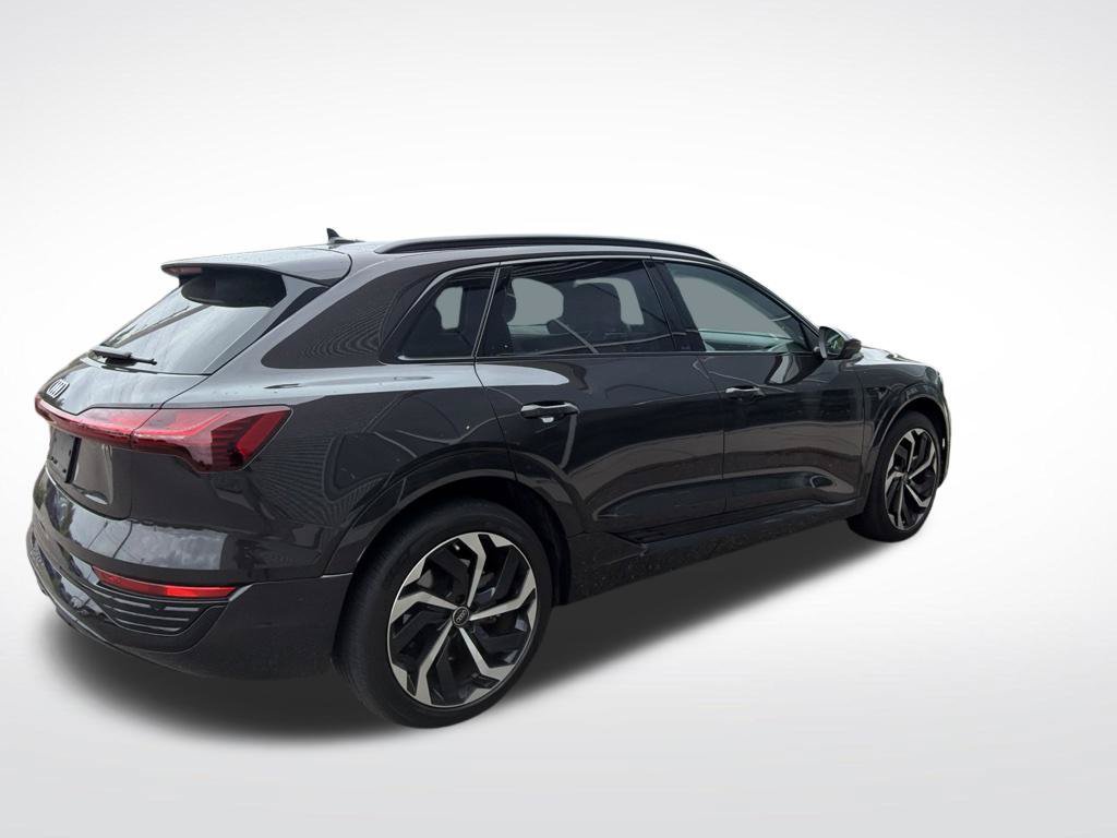 Used 2024 Audi Q8 e-tron Premium Plus AWD/4WD image 3