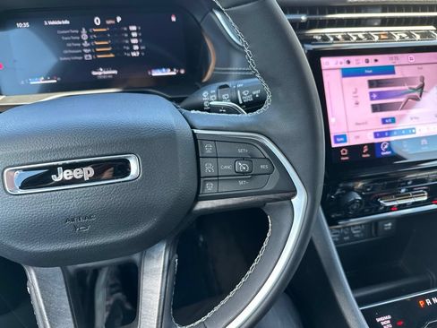Used 2025 Jeep Grand Cherokee L Limited AWD/4WD image 30