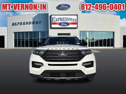 Used 2024 Ford Explorer XLT w/ Equipment Group 202A AWD/4WD image 2