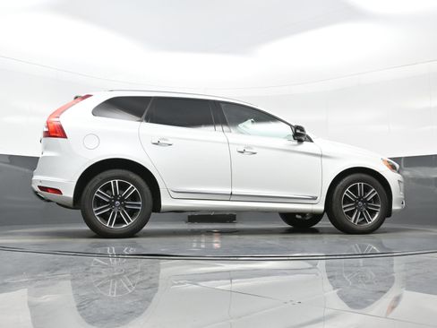 Used 2017 Volvo XC60 T5 Dynamic w/ Preferred Option Package image 33