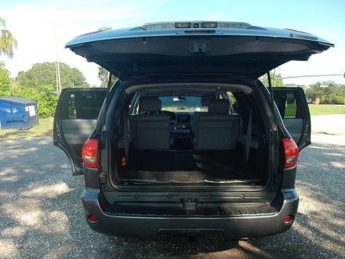 Used 2014 Toyota Sequoia Limited RWD image 33