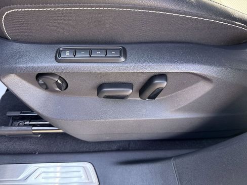 Certified 2025 Volkswagen Atlas Cross Sport SEL R-Line image 10