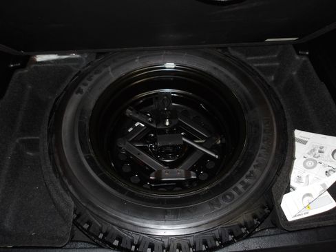 Used 2020 Jeep Cherokee Trailhawk w/ Cold Weather Group AWD/4WD image 20