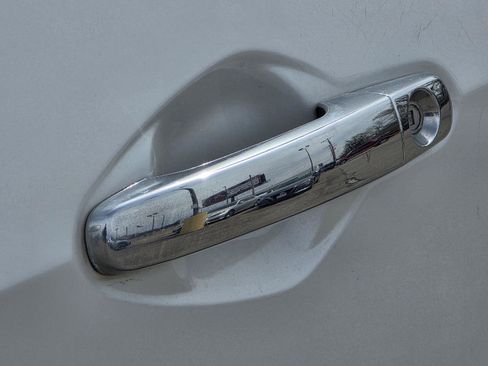 Used 2016 Chevrolet Equinox LTZ w/ Enhanced Convenience Package image 39