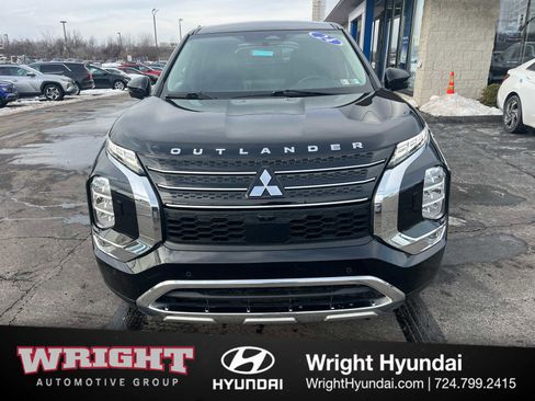 Used 2024 Mitsubishi Outlander SE image 1