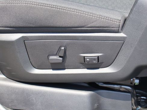 Used 2025 RAM 2500 Big Horn AWD/4WD image 16