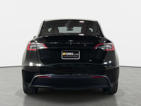 Used 2024 Tesla Model Y Long Range RWD image 8