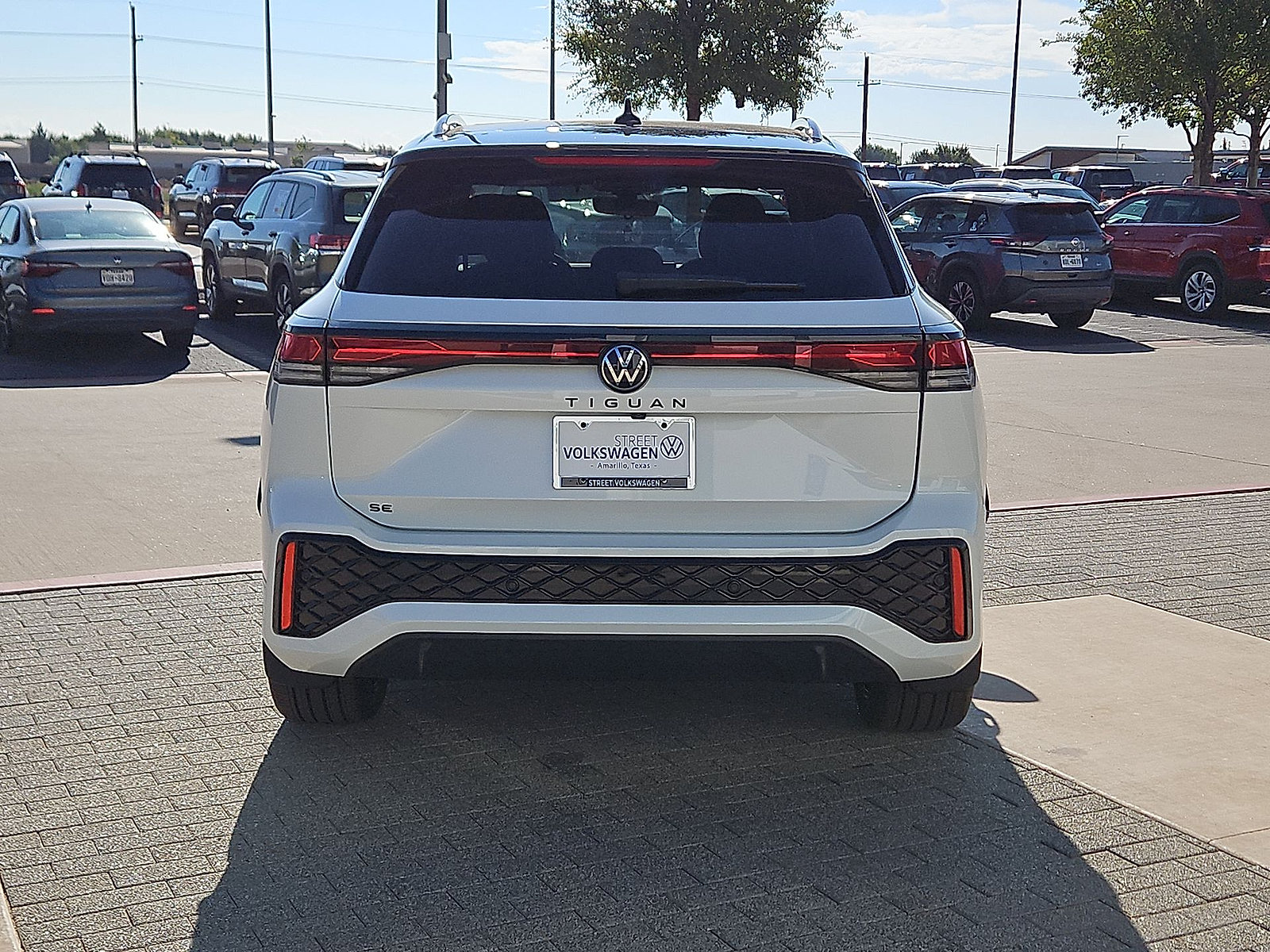New 2026 Volkswagen Tiguan SE R-Line FWD image 8