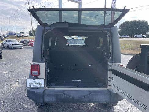 Used 2017 Jeep Wrangler Unlimited Sport w/ Connectivity Group image 10