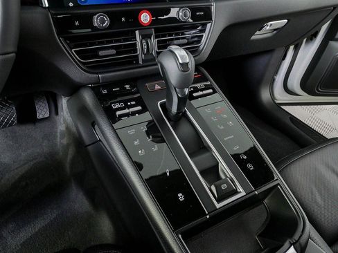 New 2026 Porsche Macan Turbo AWD/4WD image 19