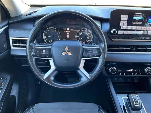 Used 2024 Mitsubishi Outlander SE image 6