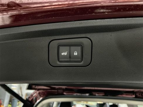 Used 2025 INFINITI QX80 Sensory image 29