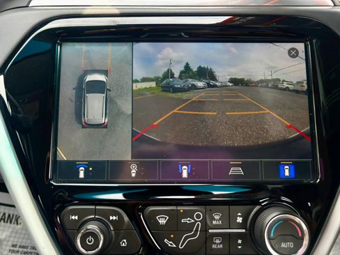 Used 2021 Chevrolet Bolt Premier w/ Infotainment Package FWD image 27