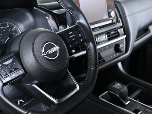 Used 2025 Nissan Pathfinder SV image 13