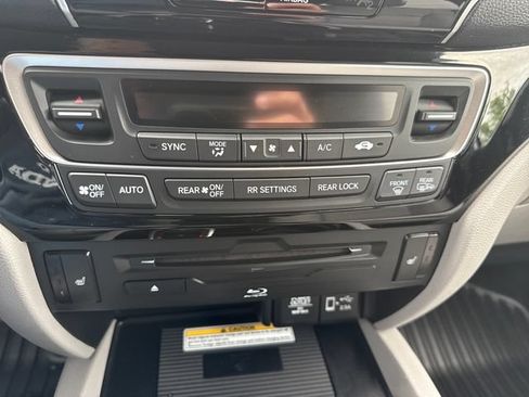 Used 2019 Honda Pilot Touring image 37