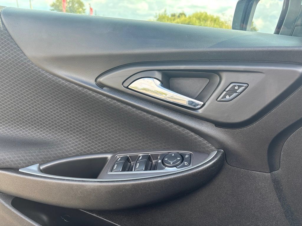 Used 2023 Chevrolet Malibu LT FWD image 28