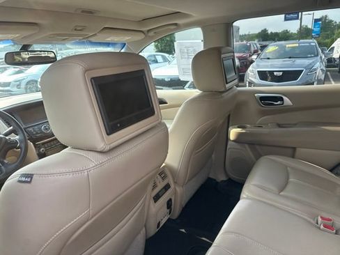Used 2016 Nissan Pathfinder Platinum w/ Family Entertainment Package AWD/4WD image 14