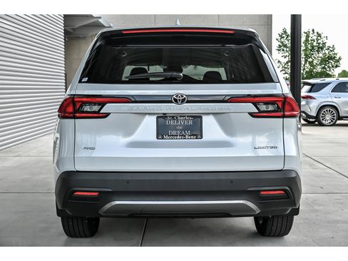 Used 2024 Toyota Grand Highlander AWD image 7